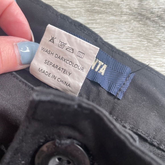 Black Cotton Bermuda Cargo Shorts | Size: 4 - Picture 7 of 16